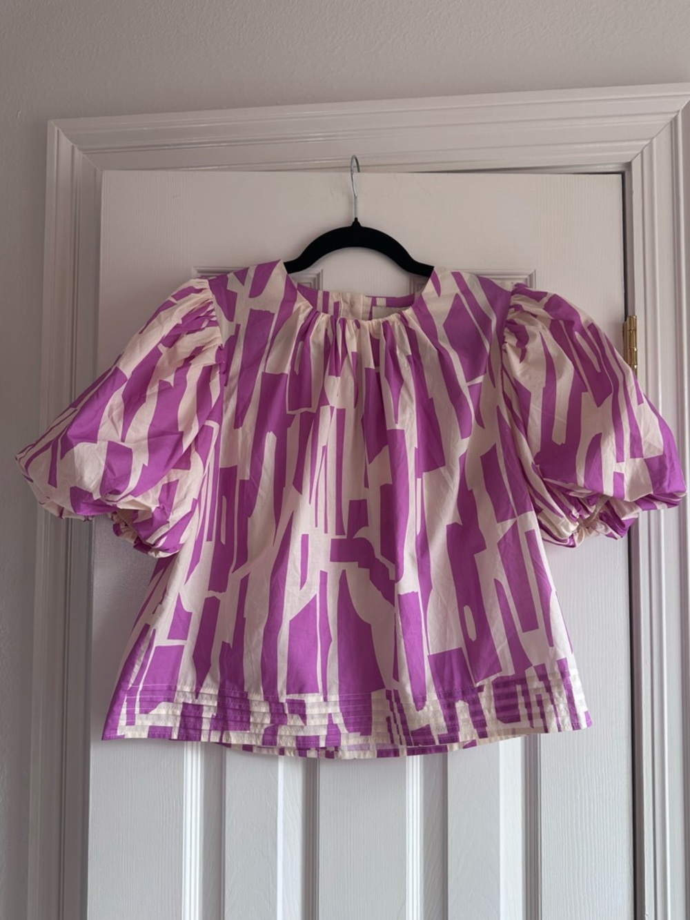 Pinch Patterned Blouse with Puff Sleeves Size Medium NWT